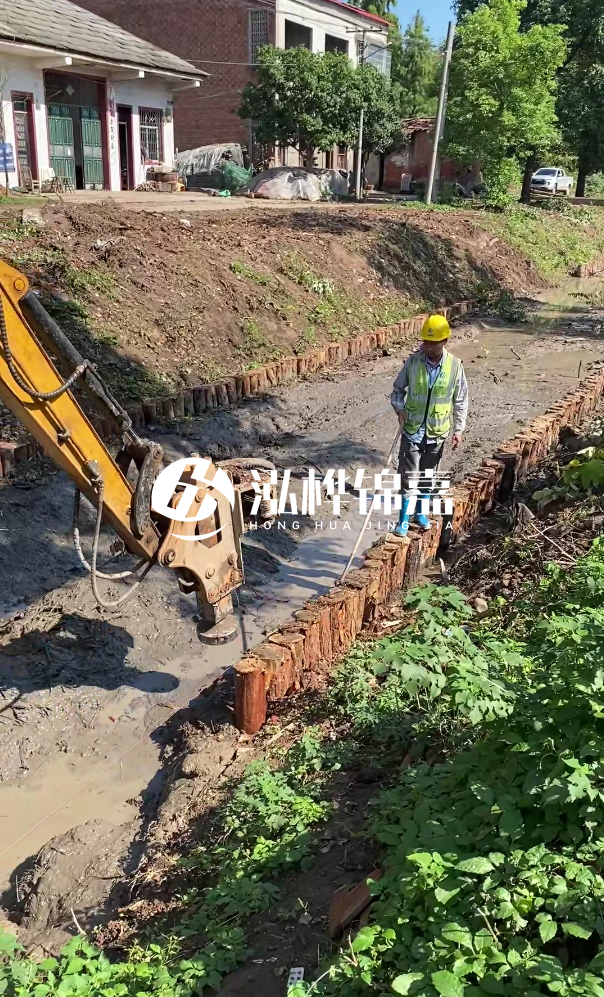寧德河道清淤專業(yè)施工-挖掘機(jī)清理河底淤泥的深度如何控制？